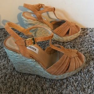 Steve Madden marvilis mustard wedge sandals 6